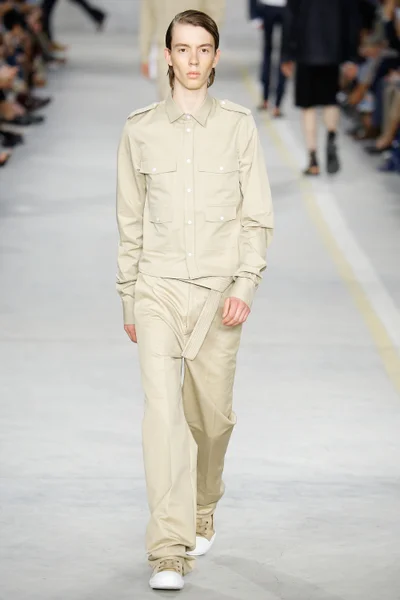 Look 18